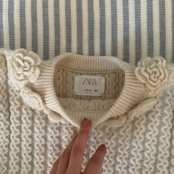 Zara Off-White Knit Sweater with Rosette Details - Picture 4 of 5